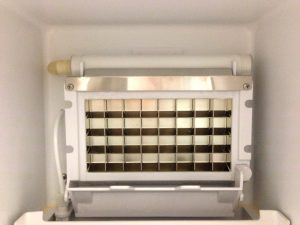 Sunpentown IM-60YUS 50 lb Built-In Ice Maker with Reversible Stainless Door