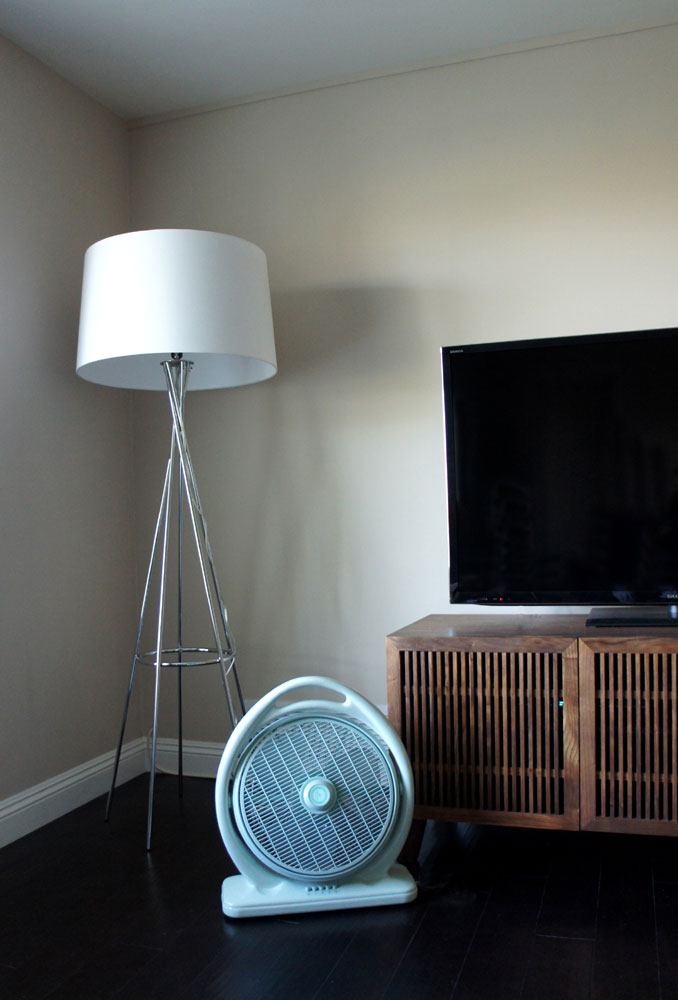 Sunpentown SF-1414 14-Inch 3-Speed Box Fan with Louver Rotation – Model SF-1414